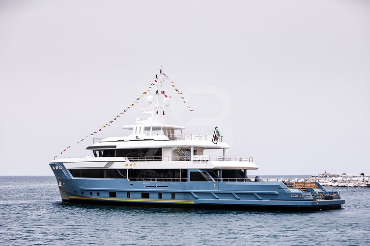 Mat yacht exterior 2