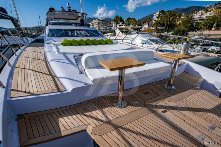 ALTVS yacht exterior 3