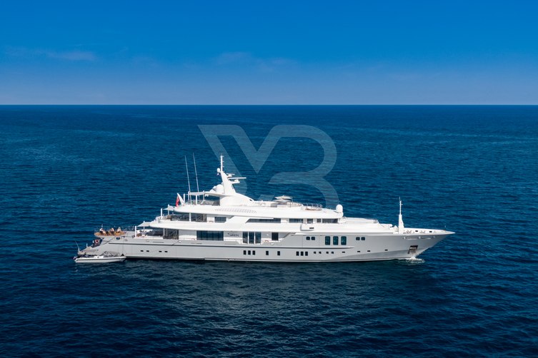 Siren yacht exterior 10