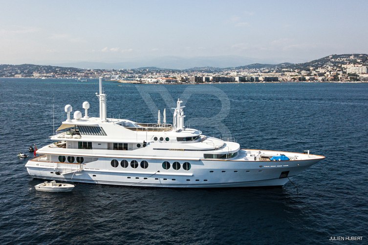 Maridome yacht exterior 2