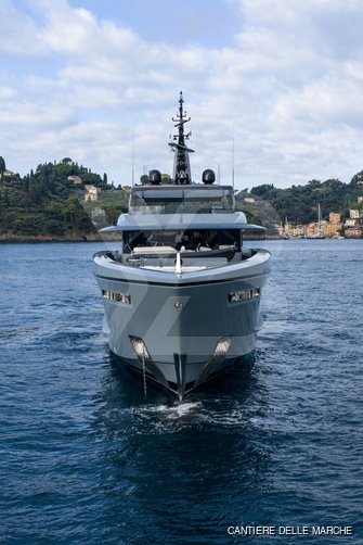 RJ yacht exterior 3