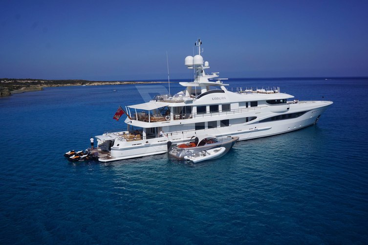 Kamalaya yacht exterior 4