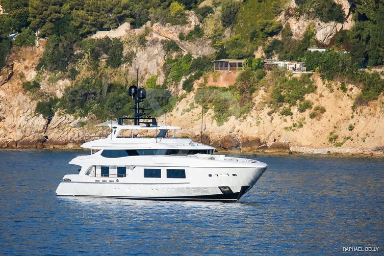 Unicorn yacht exterior 4