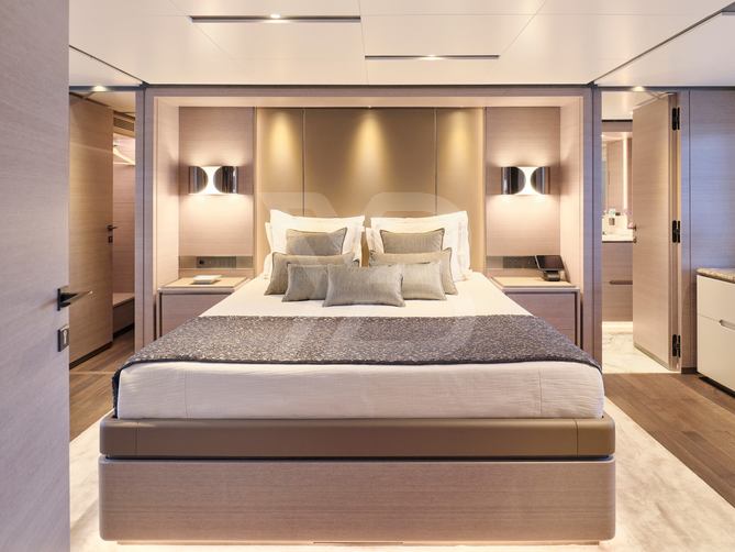 O'Neiro yacht interior 14