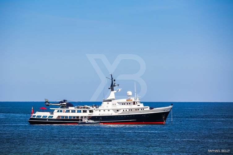 Itasca yacht exterior 3