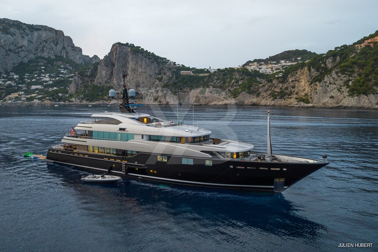 Slipstream yacht exterior 13