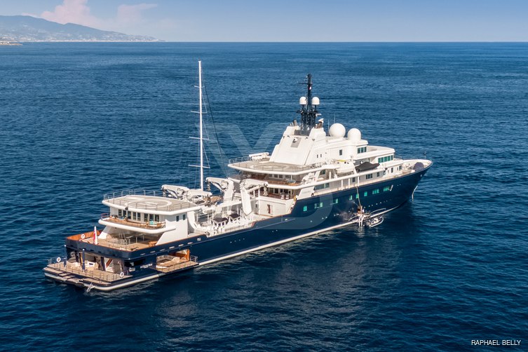 Le Grand Bleu yacht exterior 27