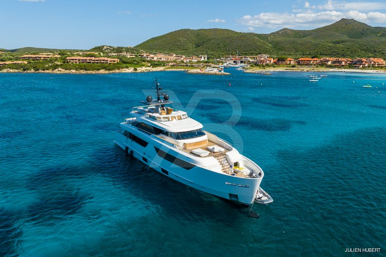 Penta yacht exterior 11