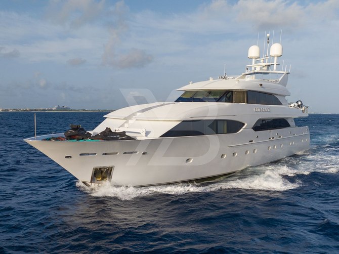 Cupcake yacht exterior 3