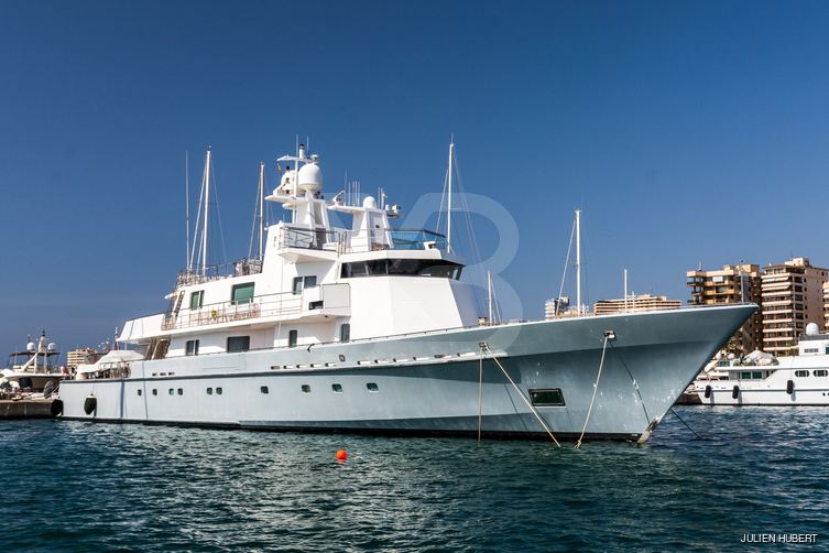 Ronin yacht exterior 11