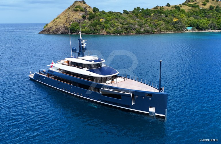 B yacht exterior 3