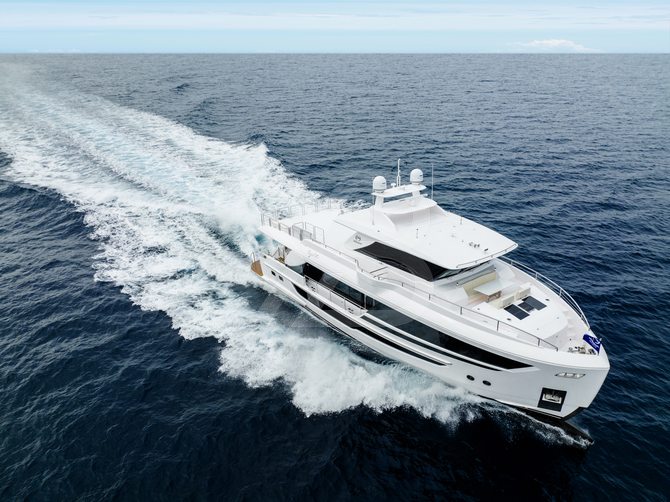 Amphib yacht exterior 6