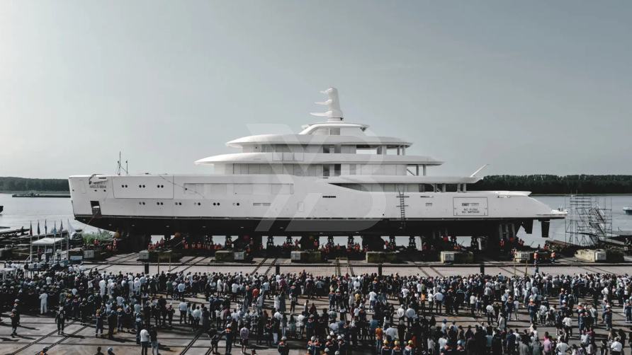Amels 8004 yacht exterior 8