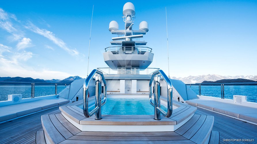 Cloudbreak yacht exterior 3