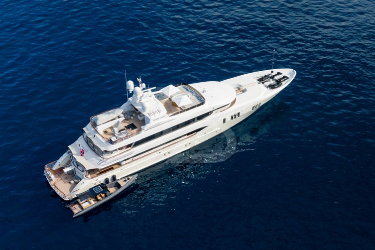 Carpe Diem yacht exterior 6