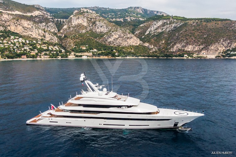 Avantage yacht exterior 34