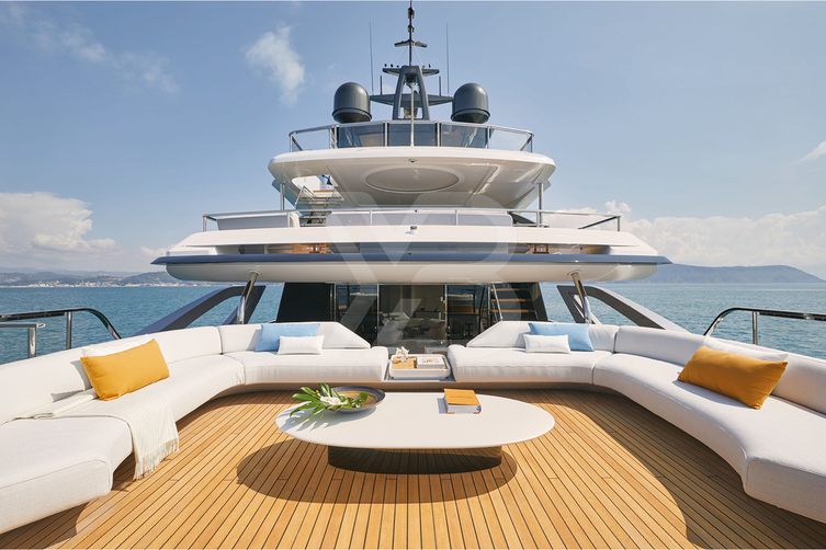 Tanelorn yacht exterior 3