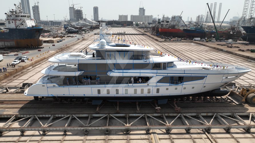 Al Hanem 2 yacht exterior 3