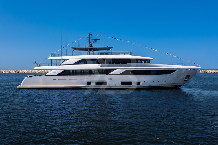 Mone yacht exterior 9