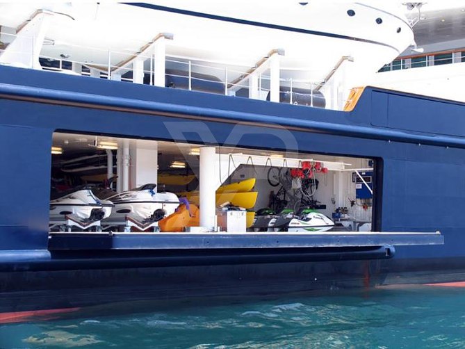 Le Grand Bleu yacht exterior 5