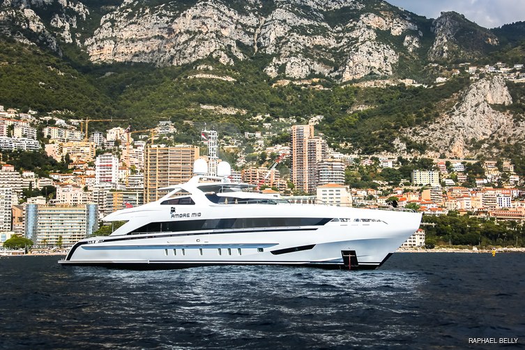 Amore Mio yacht exterior 4