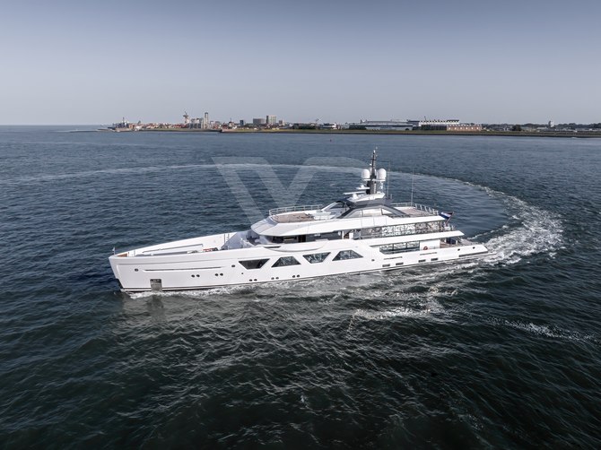 Khalidah yacht exterior 3