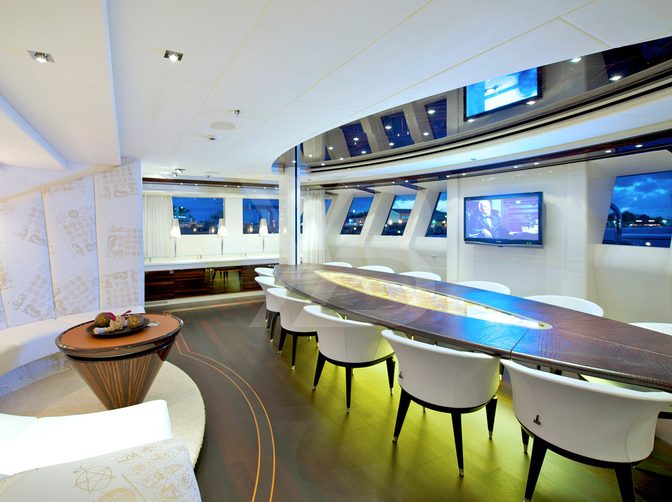 Vive la Vie yacht interior 9