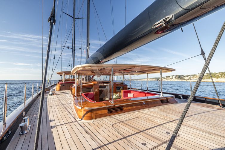 Maximus yacht exterior 4