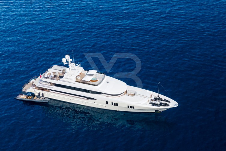 Carpe Diem yacht exterior 9