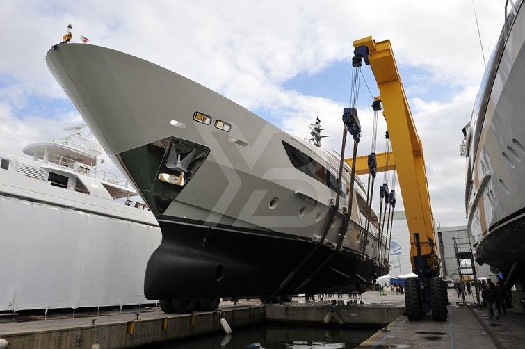 Unus yacht exterior 3