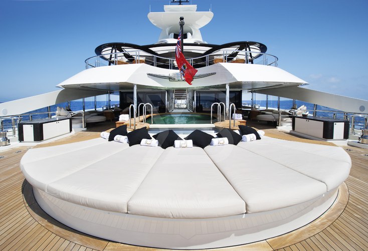 AV yacht exterior 4