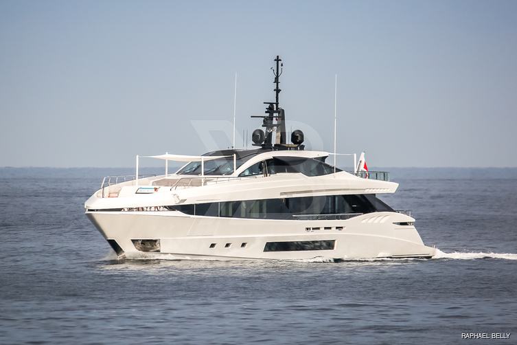 MA yacht exterior 4