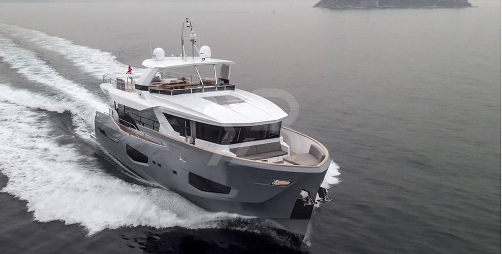 Gioia yacht exterior 4
