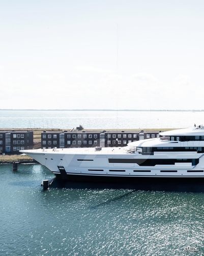 Tanzanite yacht exterior 5