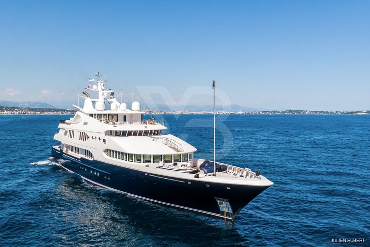 Samar yacht exterior 21