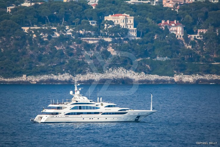 Sorrento yacht exterior 4