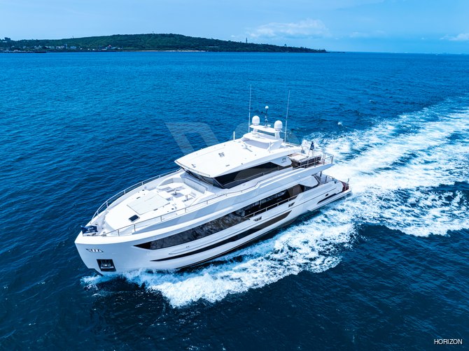 FD90/34 yacht exterior 5