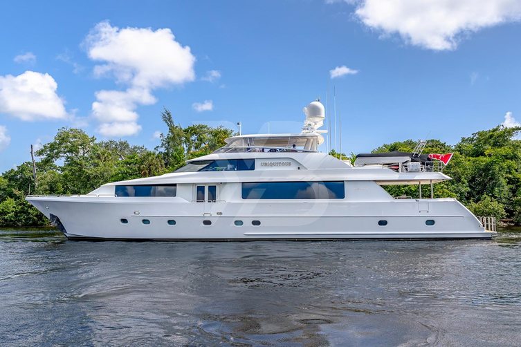 Simplicity yacht exterior 4