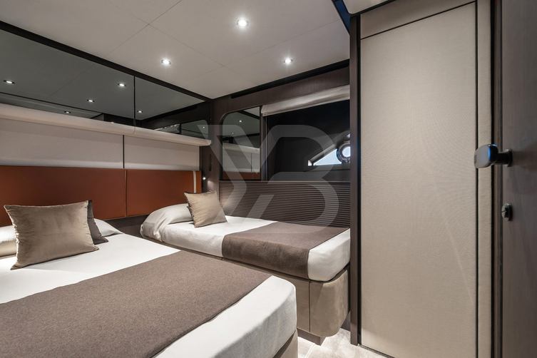 Ferretti 800/01 yacht interior 11