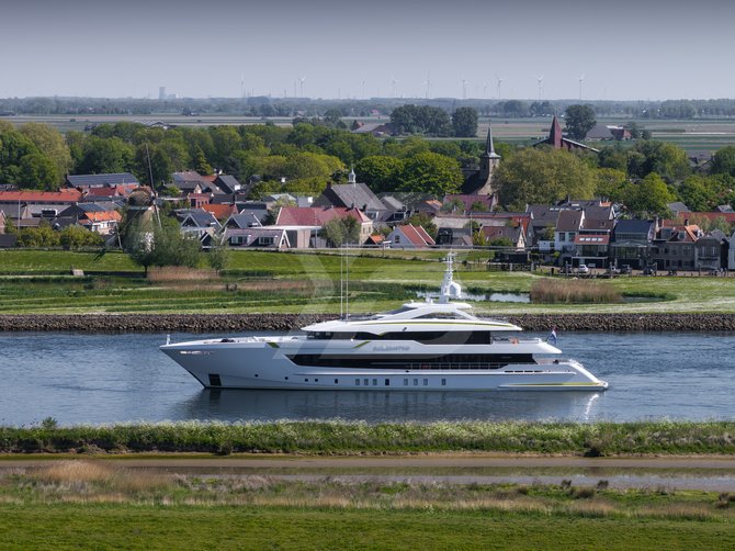 Solemates yacht exterior 7