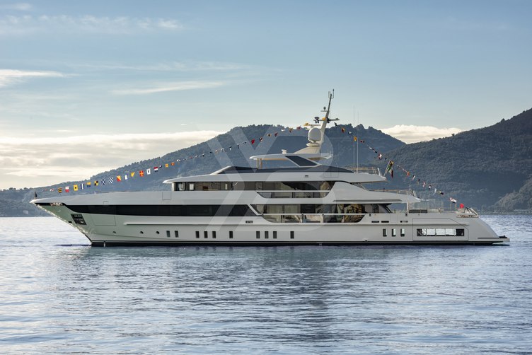 Oras yacht exterior 2