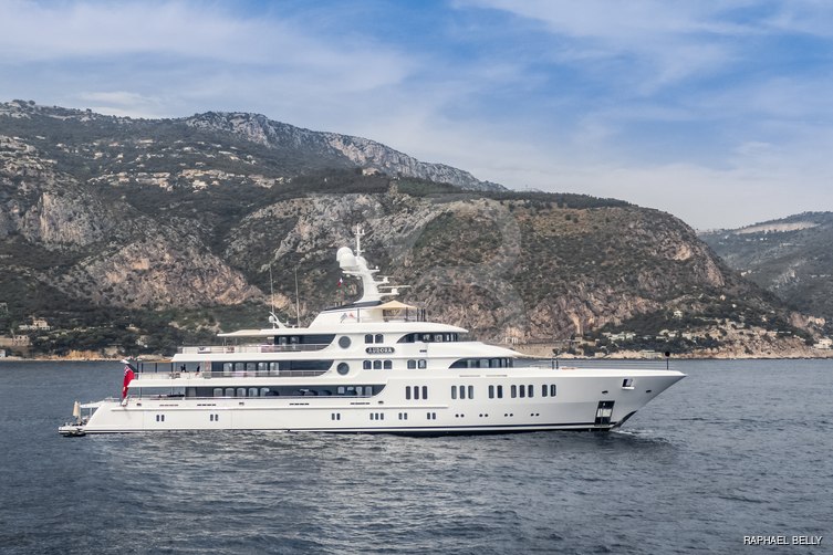 Aurora yacht exterior 15