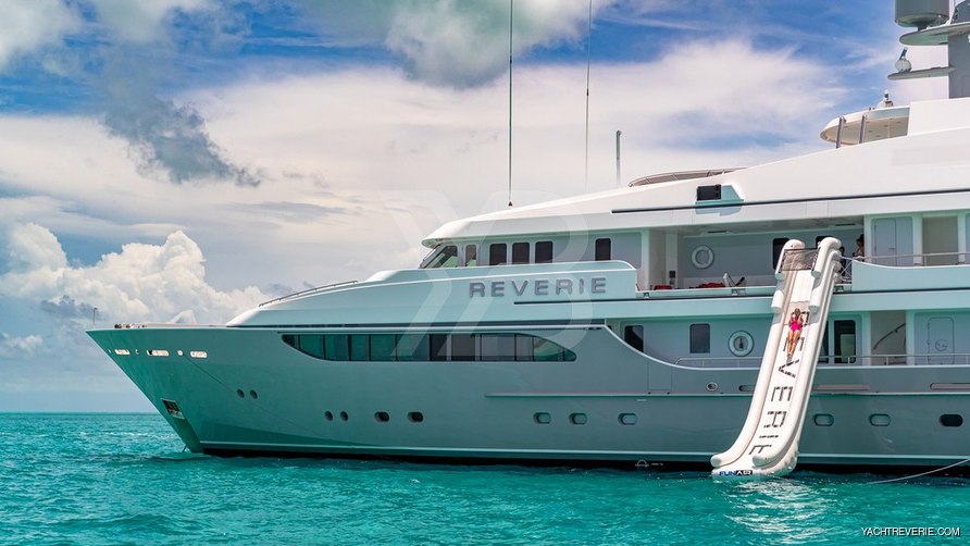 Reverie yacht exterior 10