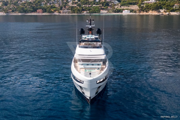 EH2 yacht exterior 3