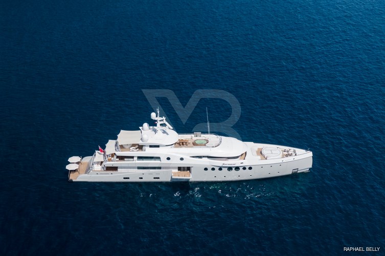 Stardust yacht exterior 2