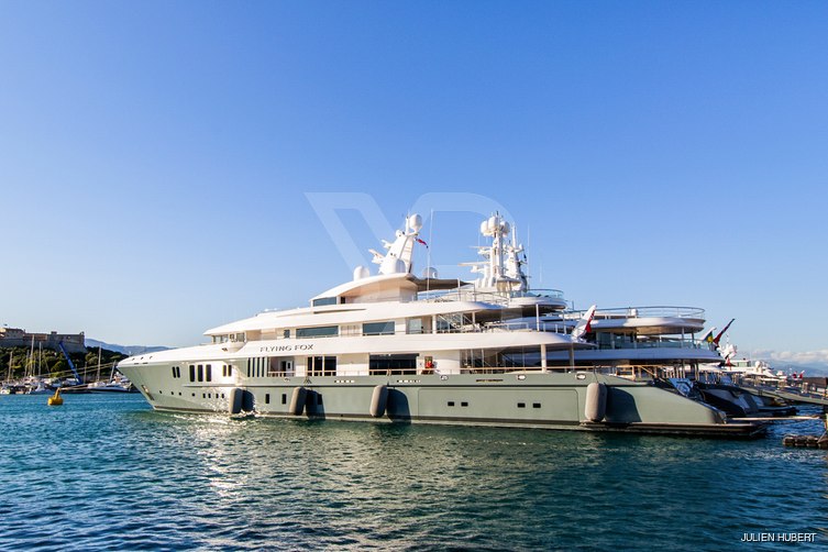 Dytan yacht exterior 2