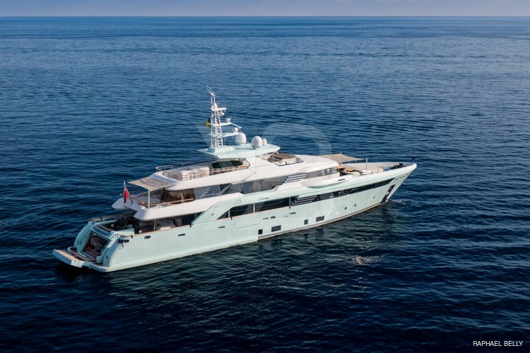 Latona yacht exterior 7