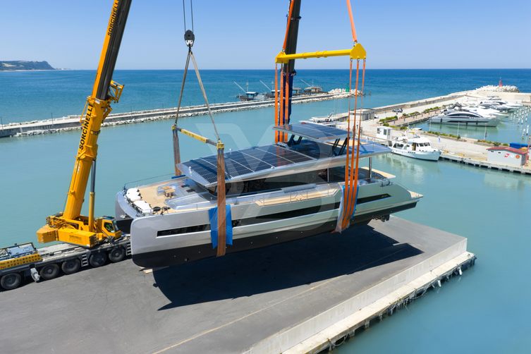 Sundance yacht exterior 13