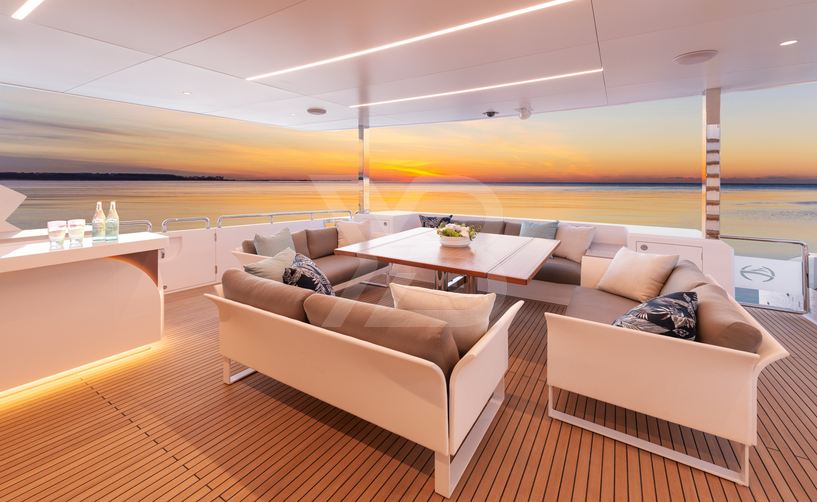 Horizon FD100 /911 yacht interior 33