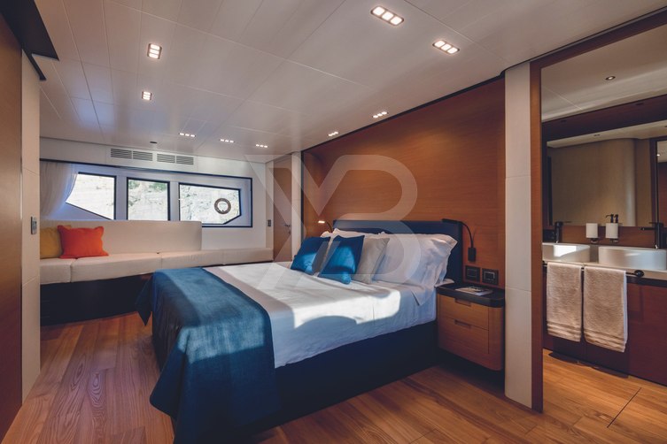 Gipsy VI yacht interior 26